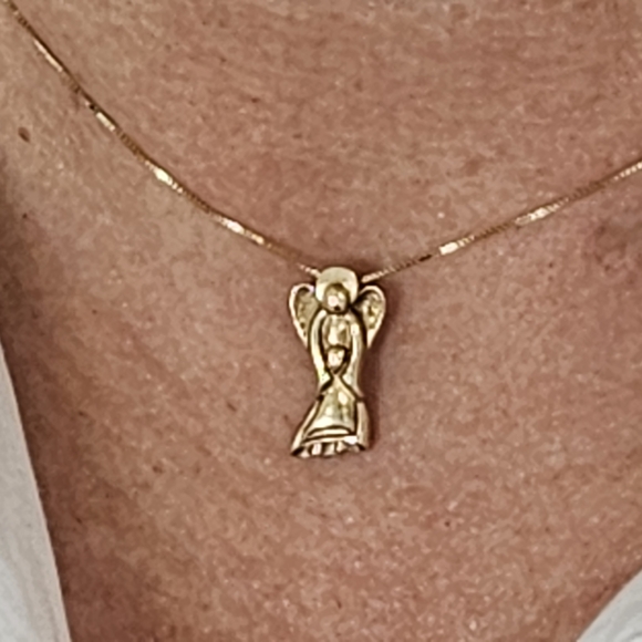 Elegant 14k Solid Yellow Gold Angel Pendant - Picture 2 of 5